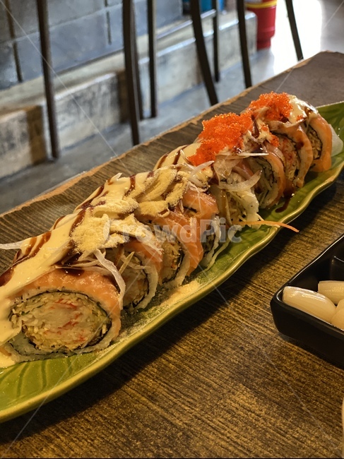 연어롤,meal,식사,food,음식,연어