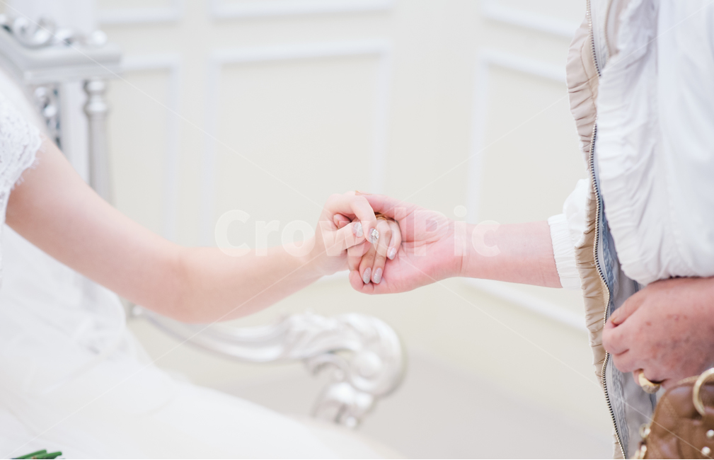 신부대기실,웨딩,웨딩드레스,결혼,하객,드레스,사람,인물,인간,human,person,신체일부,몸,body,여성,여자,woman,female,lady,결혼,혼례,웨딩,wedding,marriage,marry