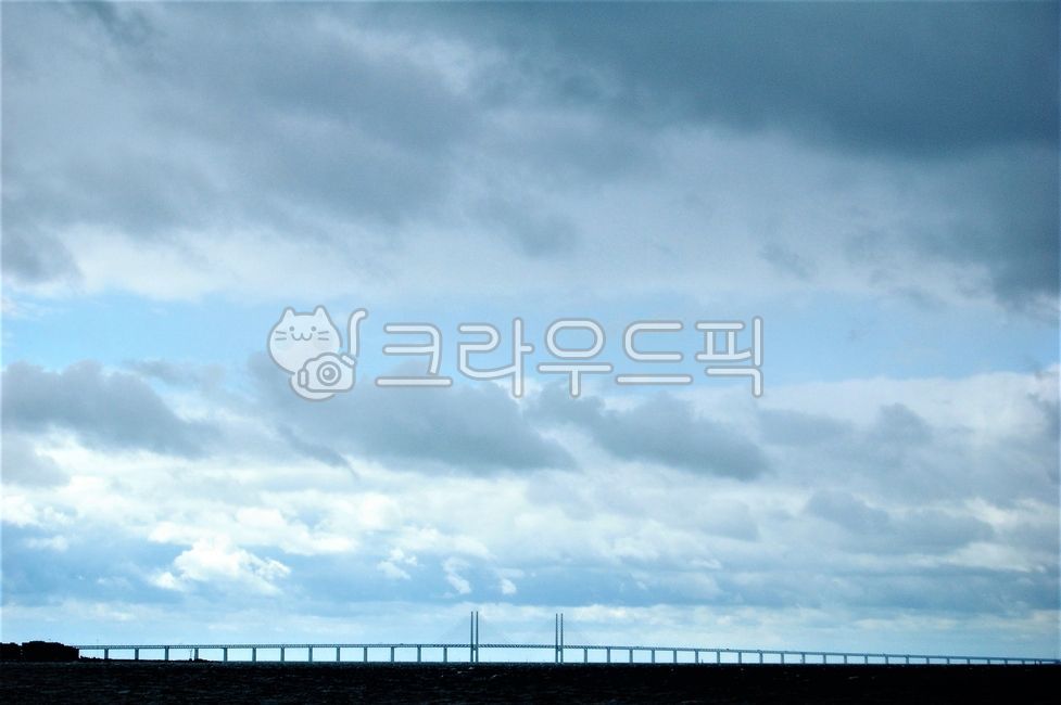 sky,horizon,nature,bridge,clouds,sea