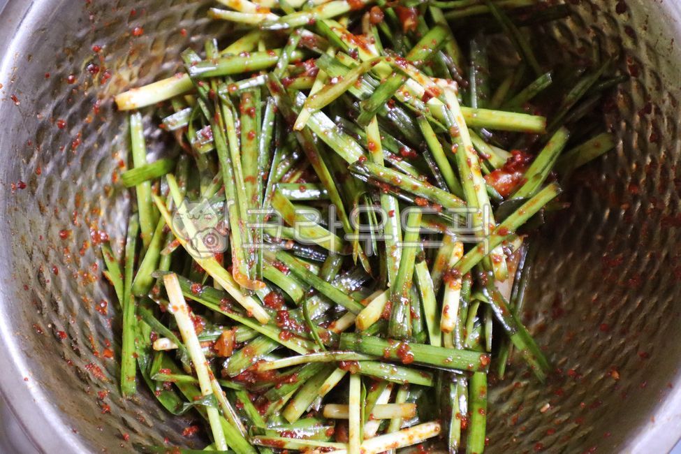 Chives,chive dishes,green onion dishes,pickled chives,pickled chives,leaves,cooking,agriculture,spices,vitamins,cut,salad,ingredients,raw,green onions,vegetables
