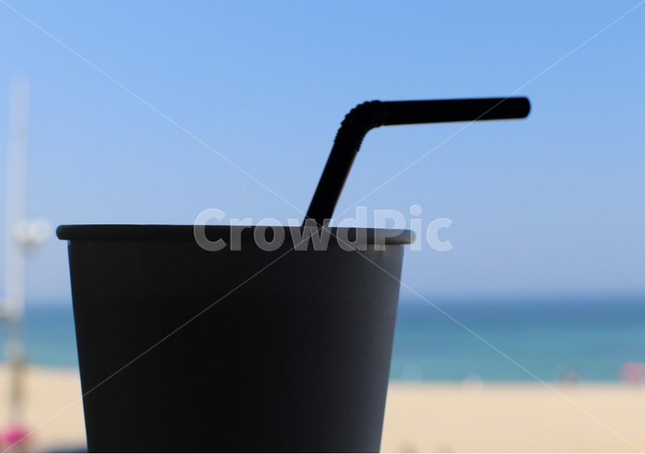 컵,빨대,하늘,모래사장,음료,종이컵,음료수,커피,카페,혼자,그림자,명암,푸른,파란하늘,푸른하늘,바다,파도,클로즈업,초점,cup,sky,beach,sea,blue,파랑,파란,파랑색,파란색,coffee,cafe,실루엣,그림자,silhouette,shadow
