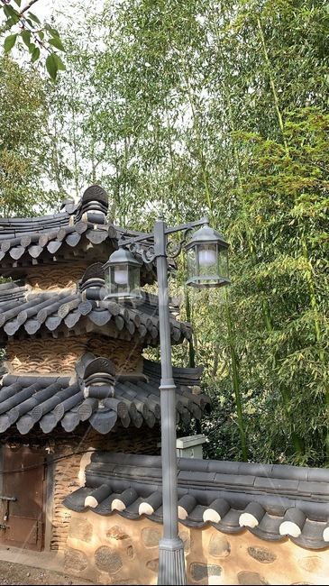 절,가로등,가로수,기와,대나무