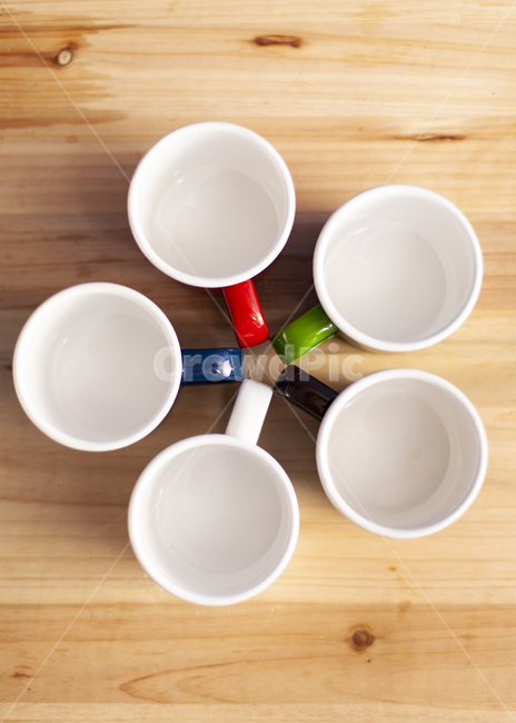 coffeecup,커피컵,cup,컵,테이블,나무,탁자,탑,탑뷰,빈컵,머그컵,빈잔,5개,색깔,나무결