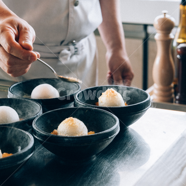 아이스크림,icecream,디저트,food,dessert,사람,인물,인간,human,person,신체일부,몸,body,음식,식재료,요리,food,cook,meal,dishes,food reserves,디저트,간식,후식,dessert,snack,감성,sensible,feeling
