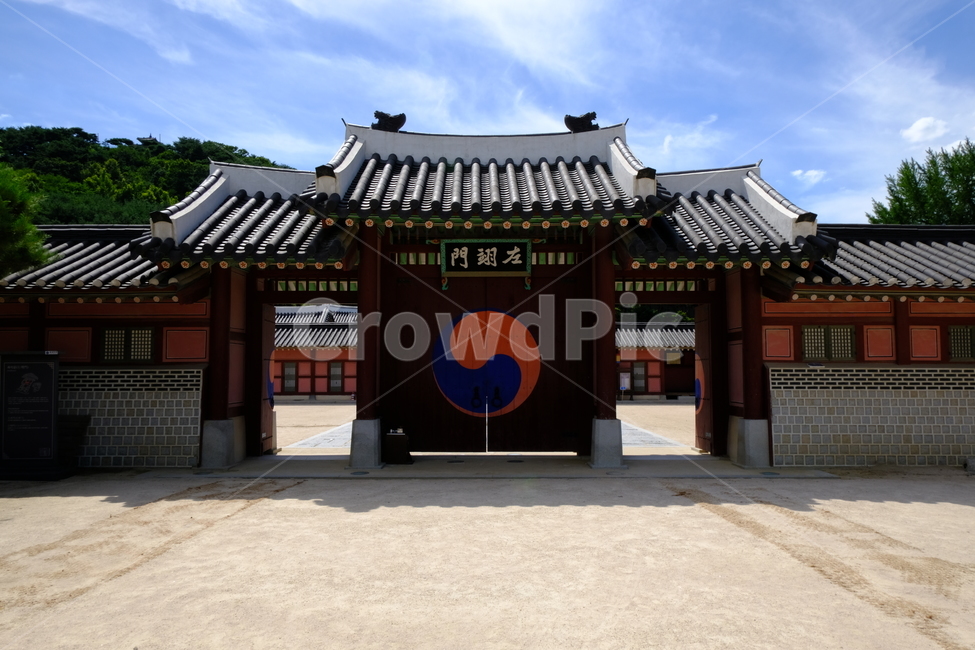 한옥,경복궁,전통가옥,건물,한국적,빌딩,기와,기왓장,처마,태극,토속,국내,한국전통,한국문화,korean traditional,korean culture,랜드마크,landmark,tourist attraction,한국랜드마크,한국관광지,한국명소,korea landmark,korea tourist attraction,건축물,건물외관,exterior,building,structure,architecture,construction