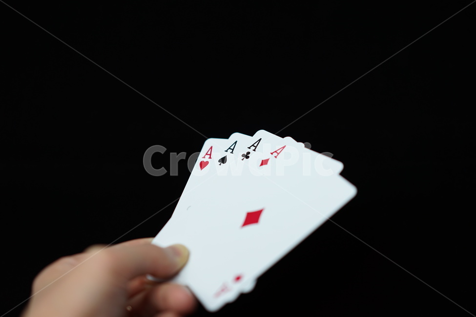 포커,원카드,카드놀이,카드게임,도박,플레잉카드,트럼프카드,playingcard,trumpcard,poker,사람,인물,인간,human,person,신체일부,몸,body,게임,오락,놀이,game,play
