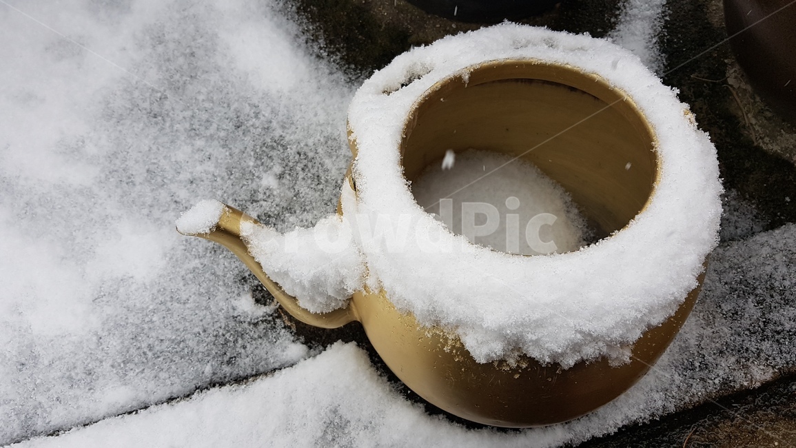 주전자,눈,snow,kettle,양은주전자,겨울,계절,winter,season,사물,물건,오브젝트,thing,object,matter