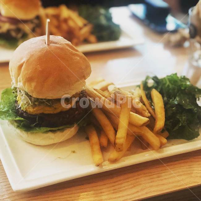 음식,점심,런치,레스토랑,맛있는,간식,밥,저녁,버거,커리,비건,햄버거,비건커리,카레,그린커리,그린,초록색,건강한,식사
