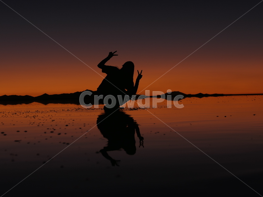 우유니,uyuni,우유니소금사막,우유니소금호수,salardeuyuni,남미,우유니투어,볼리비아,노을,우유니노을,sunset,실루엣,silhouette,silhouettephoto,반사,사람,인물,인간,human,person,인물실루엣,사람실루엣,character silhouette,human silhouette