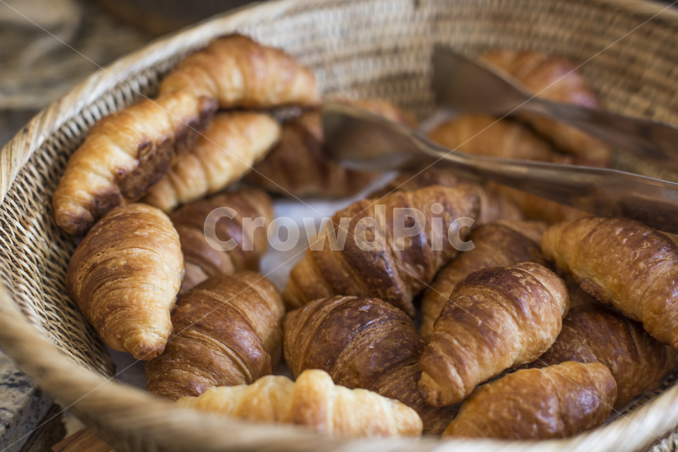 basket,bread,butter,Breakfast,bakery,tongs,food,dessert,brunch,flour,croissant