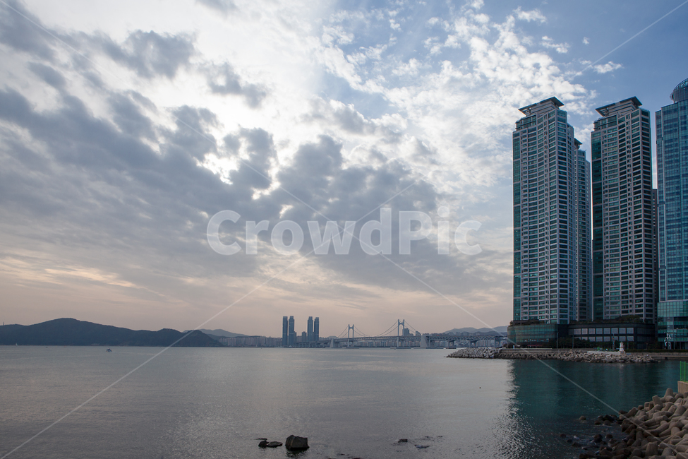 coastal walkway,harbor,building,traffic,sea water,sky,highrise building,reflection,town,tourist destination,coast,promenade,port,bridge,housing,city,marine city,tourism,clouds,sea,swimming,rocks,Busan,port city,pusan,office building,officebuilding,Gwangan
