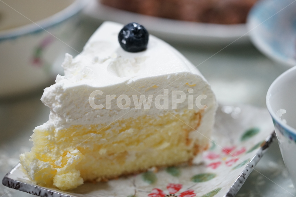 케익,케이크,생일,크림,생크림,화이트,흰색,축하,빵,먹거리,음식,cake,음식,식재료,요리,food,cook,meal,dishes,food reserves,빵,bread,디저트,간식,후식,dessert,snack