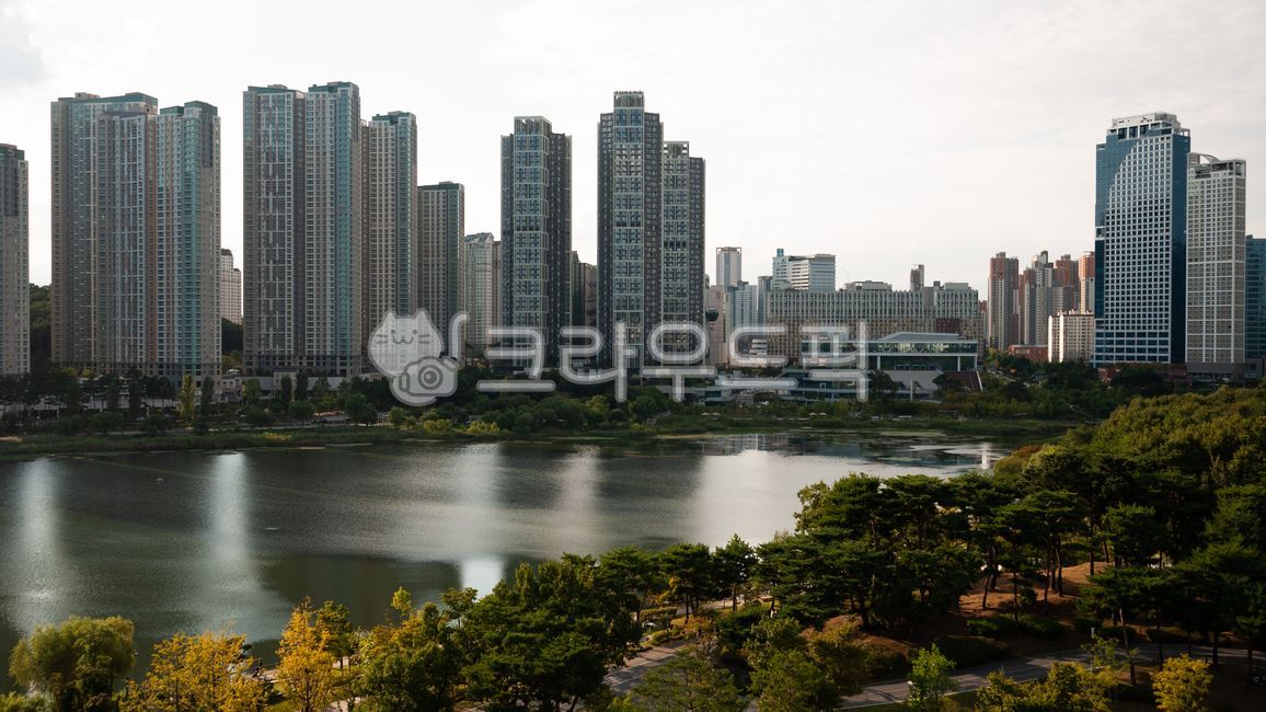 호수,호수야경,달,구름,광교호수공원,원천저수지,저수지,물,하늘,반사,빌딩,officebuilding,풍경,경치,호수뷰,공원,고층건물,highrise,city,도시,town,building,도시의,건물,urban