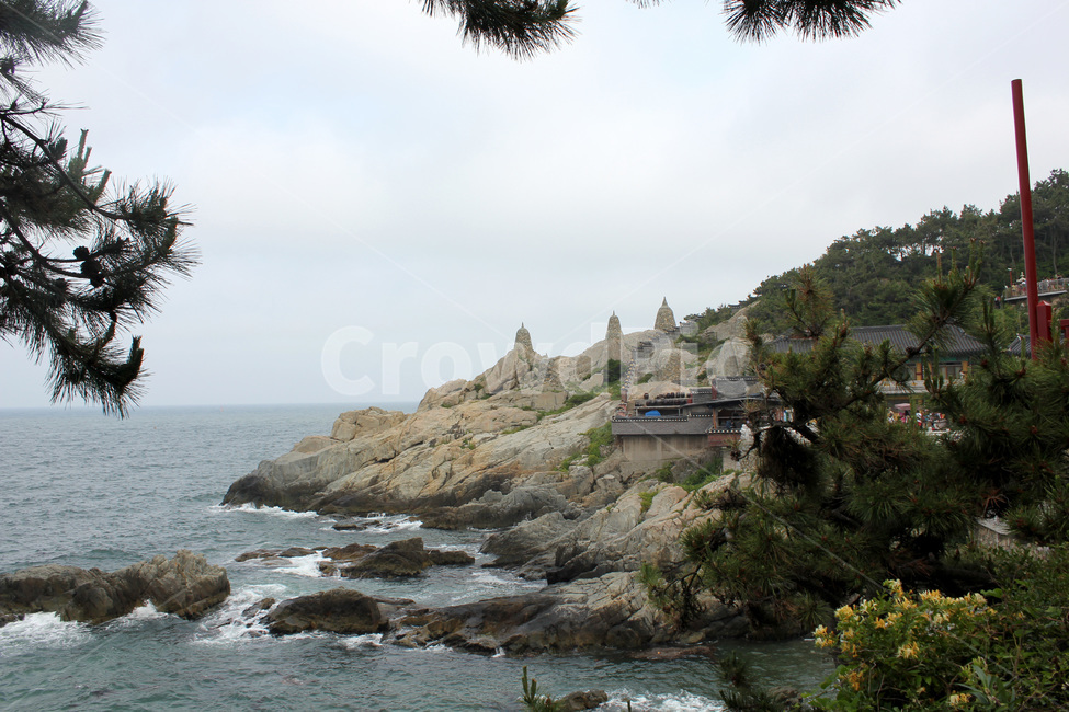 부산,해동용궁사,해안사찰,절,바다,바위,자연풍경,바닷물,지형,불교,종교,신앙,자연,풍경,nature,landscape,한국자연풍경,한국자연경관,korea nature landscape,한국전통,한국문화,korean traditional,korean culture,랜드마크,landmark,tourist attraction,한국랜드마크,한국관광지,한국명소,korea landmark,korea tourist attraction,종교,신앙,religion,belief,faith,promontory,곶