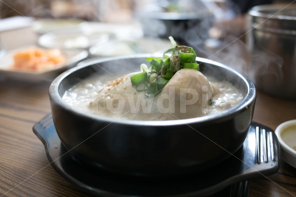 삼계탕,여름음식,보양식,닭요리,음식,한국전통,한국문화,korean traditional,korean culture,음식,식재료,요리,food,cook,meal,dishes,food reserves,육류,고기,meat,한식,한국음식,한국요리,korean food,korean dishes,korean meal,korean cook