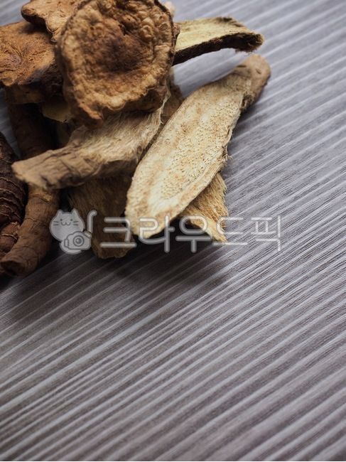 동양의학,한약재료,한약재,약재,식물,음식,배경,건강식품,감기,약,한약,감초,검정,한방약,한방,건조식품,의학,아시아문화,한국문화,감기치료제,orientalmedicine,chinesemedicineingredients,herbalmedicine,medicine,food,background,healthfood,cold,chinesemedicine,black,driedfood,asianculture,koreanculture,coldremedy