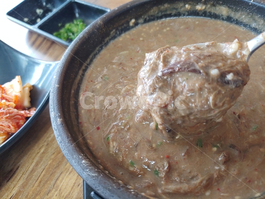 국밥,뚝배기,반찬,밥,국,식탁