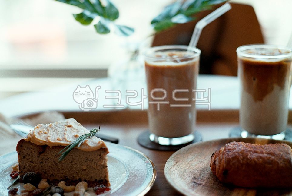 커피,디저트,카페,음료,마실것,케잌,케이크,빵,음식,카페라떼,우유,얼그레이,필름,필름색감,필름필터,아날로그,빈티지,휴가,휴양,음식,식재료,요리,food,cook,meal,dishes,food reserves
