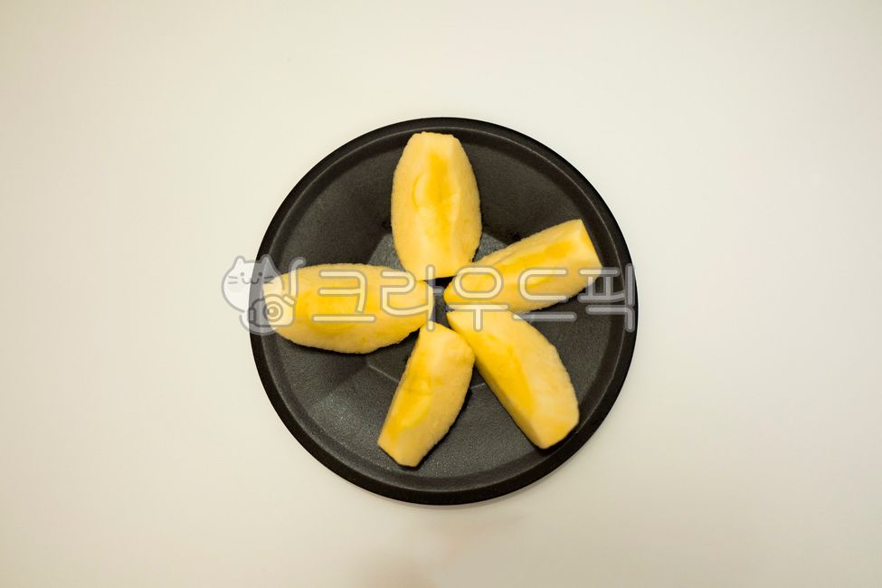 sliced apple,white background,simple,white,slice,text,apple peeling,natural,shape,raw,delicious,vitamin,closeup,background,bunch,tasty,colorful,cut,color,fruit,isolated,yellow,plate,bowl,sour,apple,blackandwhite,fruits,nuki,design,vegetarian,eat,organic,r
