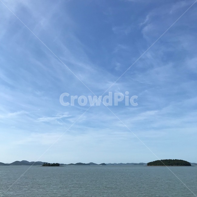 푸른하늘,섬,바다,맑은하늘,섬마을,자연,풍경,nature,landscape,outdoors,옥외,land,땅,ocean,대양,sea,water,물,shoreline,해안선,island,coast,연안