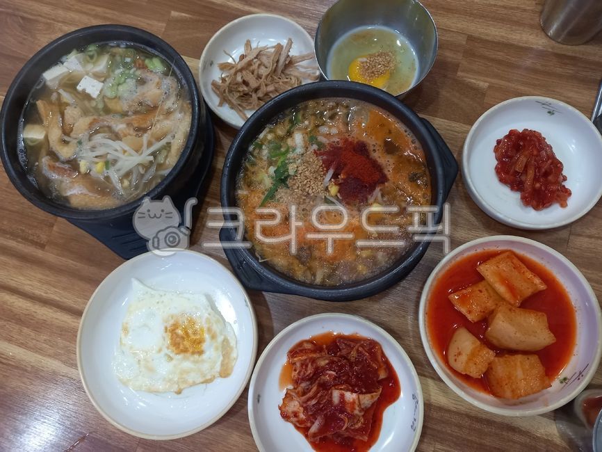 Radish kimchi,soup,Bean sprouts,kimchi,egg,radish,Korean,food,Salted squid,meal,beansprouts,Fried egg,Jangjorim,earthen pot,Dried pollack,Gukbap,koreanfood