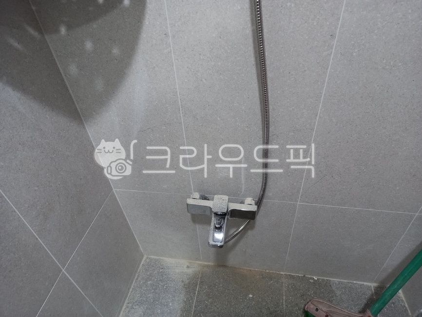 home repairs,shower faucet,Repair of defects,construct,shower head,interior