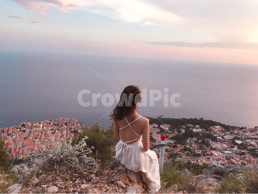 croatia,크로아티아,풍경,해외여행,노을,뒷모습,travel,sunset,동유럽,휴양지,휴가,도시,풍경,city,landscape,해외,외국,세계,foreign,oversea,world,세계도시풍경,해외도시풍경,외국도시풍경,world cityscape,사람,인물,인간,human,person,여성,여자,woman,female,lady,여행,휴가,traveling,vacation,trip,감성,sensible,feeling,색깔,색상,색채,색감,color sense,color sensitivity,feeling of color,clothing,의류,apparel,의복,gown,겉옷,evening dress,이브닝 드레스,robe,옷,fashion,패션