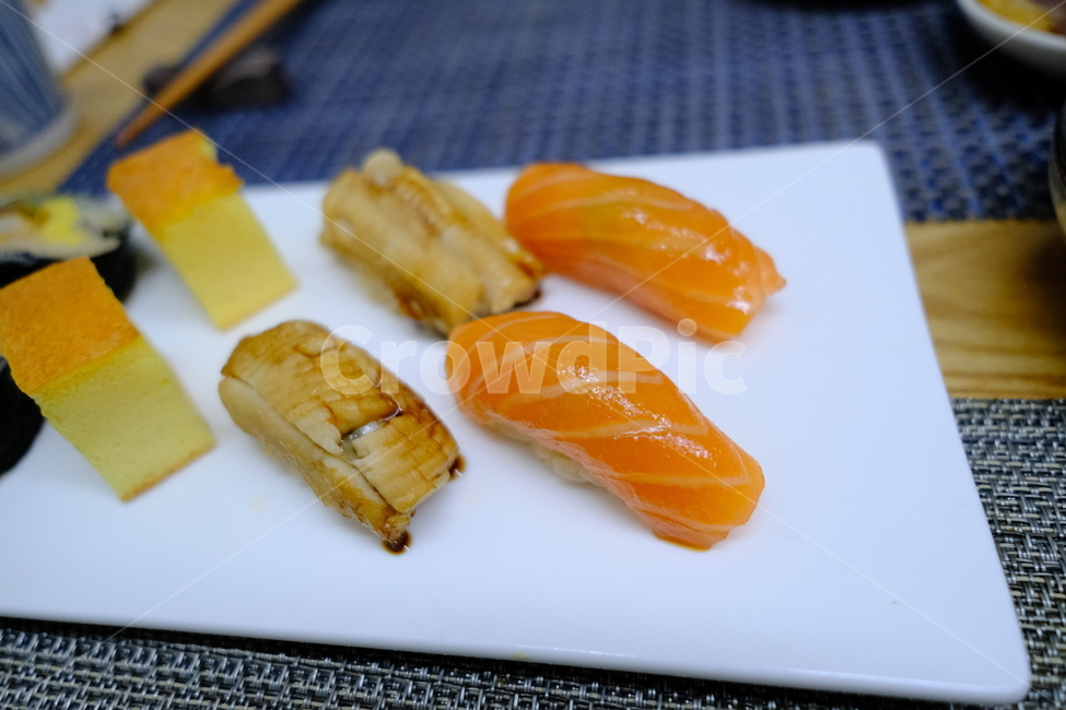 초밥,스시,연어초밥,아나고초밥,음식,요리,식사,food,susi,접시,계란초밥,음식,식재료,요리,food,cook,meal,dishes,food reserves,일식,일본음식,일본요리,Japanese food,Japanese dishes,Japanese meal,Japanese cook