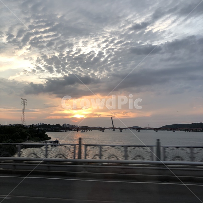 선셋,해질녘,붉은노을,노을,다리위노을