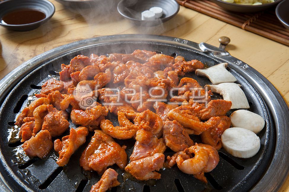 Specializing in roast duck,meat dishes,Rub it,Duck Pepper Paste Bulgogi,Roast duck restaurant,mushroom dish,Charcoalgrilled duck with red pepper sauce,Gochujang Bulgogi,Hanjeongsik,duck,Seasoned grilled duck,Roast Duck Seasoning,duck dish,healthy food,Kor