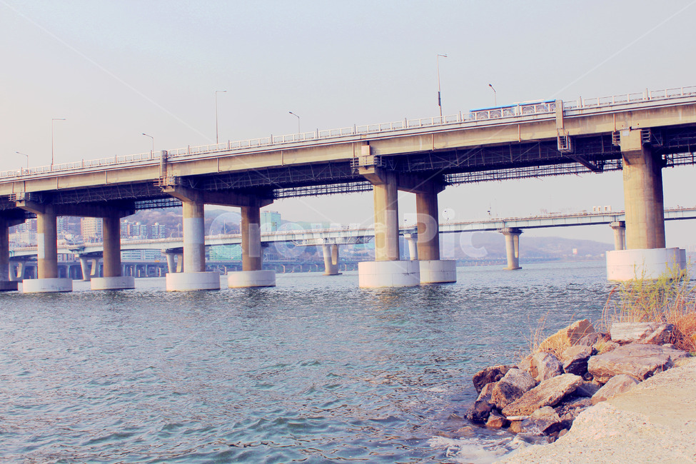 한강,풍경,기차,전철,다리,한강다리,bridge,건축물,건물외관,exterior,building,structure,architecture,construction