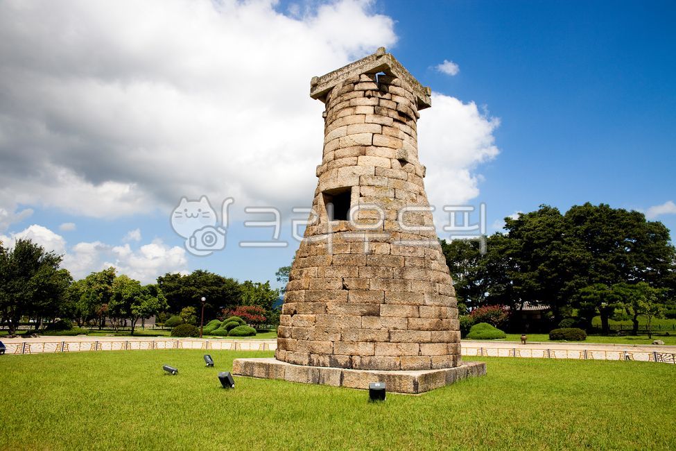 Cheomseongdae,World Cultural Heritage,National Treasure,Architecture,Gyeongbuk,Gyeongju,Gyeongju Eastern Historic Site,Ancient Architecture,Low Angle,Cultural Heritage,Historic Site,Silla,Landscape,Sky,Clouds,Korea,Tower