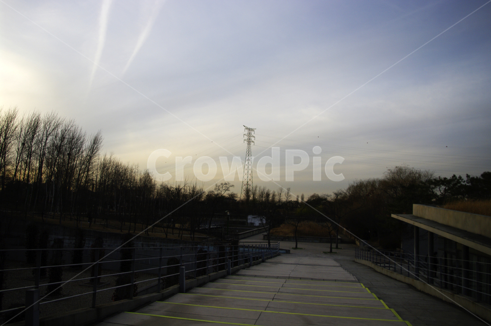 하늘,구름,노을,나무,길,자연,풍경,nature,landscape,cable,케이블,power lines,전력선,electric transmission tower,송전탑,road,도로