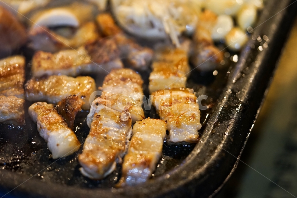 고기,불판,구이,삼겹살,안주,먹방,음식,푸드,안줏거리,육류,육식,식사,술자리,먹거리,돼지,음식,식재료,요리,food,cook,meal,dishes,food reserves,육류,고기,meat,한식,한국음식,한국요리,korean food,korean dishes,korean meal,korean cook