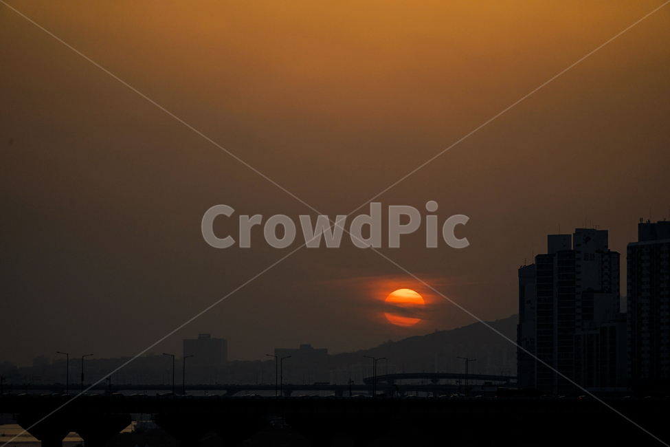 nature,자연,outdoors,옥외,sunset,일몰,sky,하늘,redsky,붉은하늘,도시,풍경,city,landscape