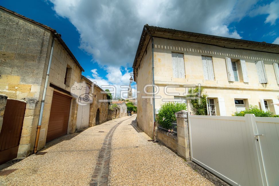 유럽,europe,프랑스,france,생떼밀리옹,saintémilion,saintemilion,와인마을,winevillage,세계문화유산,worldheritage,보르도,bordeaux,프랑스남부,마을,villige,감성,느낌,경치,landscope,자연,nature,walkway,path,길,sidewalk,보도,pavement,포장