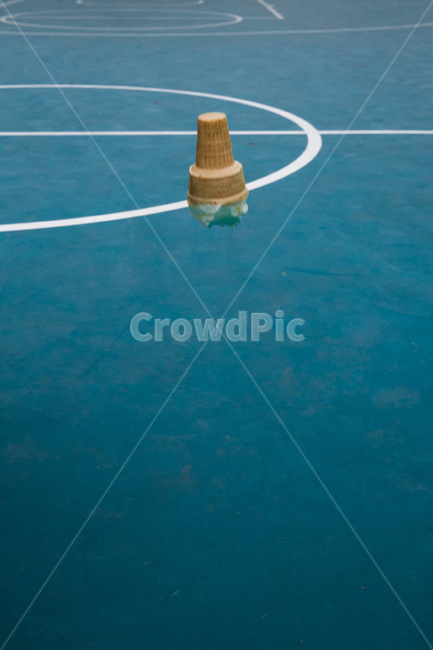 ice cream,Capture the moment,fall,failure,degradation,sadness,levitation