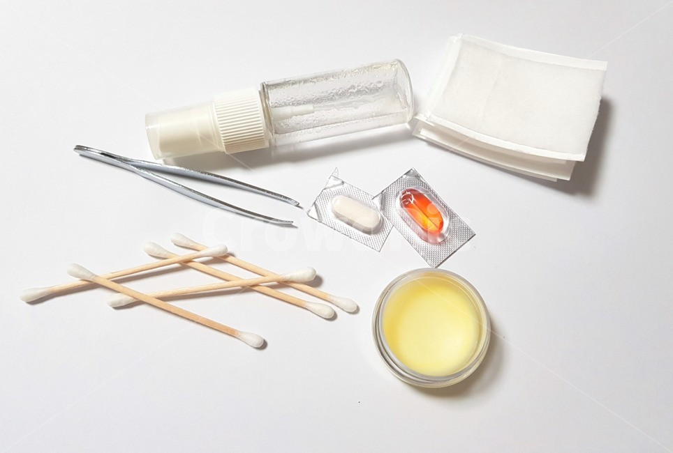 약,medicine,pill,구급약품,구급상자,구급약,면봉,연고,의료,의학,병원,medical,hospital,clinic