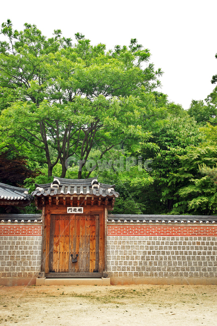 인유문,일각문,건청궁,녹산,경복궁,쪽문,출입문,고궁,궁궐,돌담