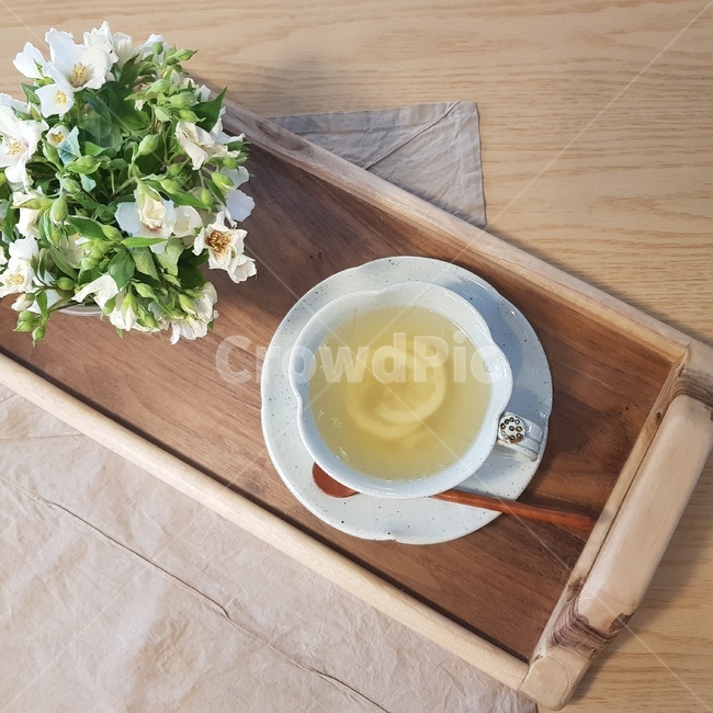 차,tea,레몬차,lemontea,꽃,받침접시,도기류,pottery,레몬,카페,cafe