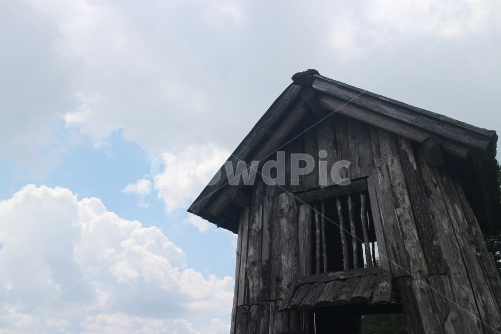 건물,building,housing,주택,옥외,나무,집,창고,건축,오래된,낡은,창문,구름,하늘