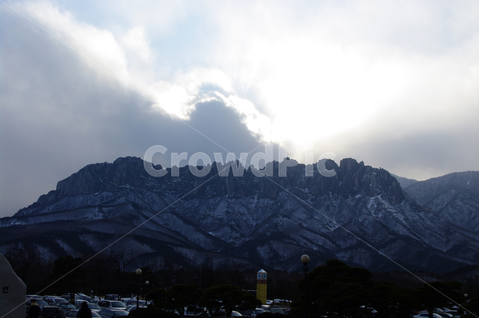 겨울,울산바위,풍경,하늘,바위,강원도,겨울,계절,winter,season,자연,풍경,nature,landscape,한국자연풍경,한국자연경관,korea nature landscape,outdoors,옥외,mountain range,산맥,mountain,산,human,인간,person,사람