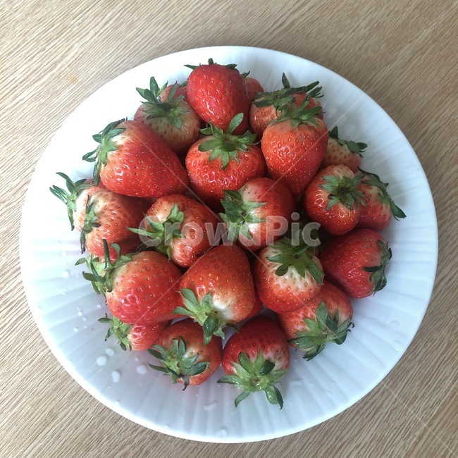 딸기,과일,플레이팅,접시,후식,음식,식재료,요리,food,cook,meal,dishes,food reserves,채소,야채,vegetables