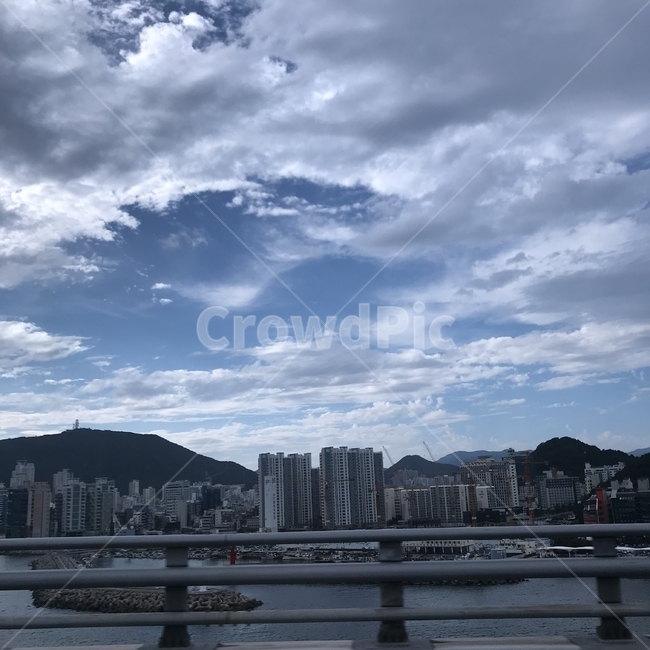 광안리,광안대교,파란,하늘,구름,드라이브,부산드라이브,도시,풍경,city,landscape,한국도시풍경,한국도시경관,korea cityscape,handrail,난간,banister,railing
