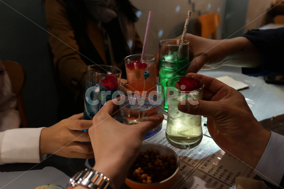 칵테일,믹솔로지,바,술,회식,모임,바텐더,믹솔로지스트,건배,음주,무드,cocktail,mixology,bar,bartender,beverage,mixologist