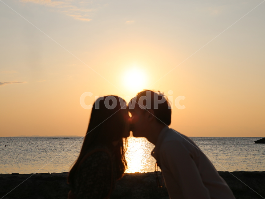 석양,키스,사랑,바다,일몰,sunset,노을,kiss,역광사진,인물사진,사람,인물,인간,human,person,연인,커플,사랑,lover,couple,감정표현,기분,feeling,emotion