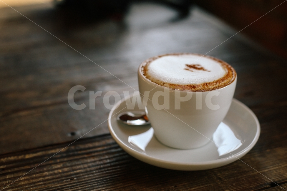 카페,커피,카푸치노,커피잔,우유커품,시나몬,cafe,coffee,cappuccino,milk,찻잔,나무,나무테이블,원목,커피,카페,coffee,cafe,감성,sensible,feeling