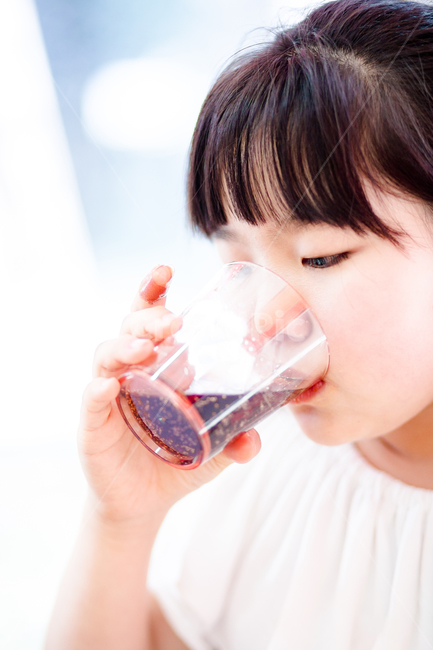 아이,음료,콜라,탄산,소다,마시기,드링크,청량음료,컵,음식점,어린이,어린아이,child,children,kid,연출,컨셉,콘셉,direction,concept