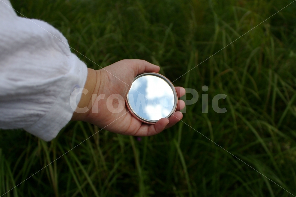 사람,풍경사진,가을,연출,감성사진,소녀,거울,하늘,GIRL,SKY,HAND,mirror,사람,인물,인간,human,person,연출,컨셉,콘셉,direction,concept