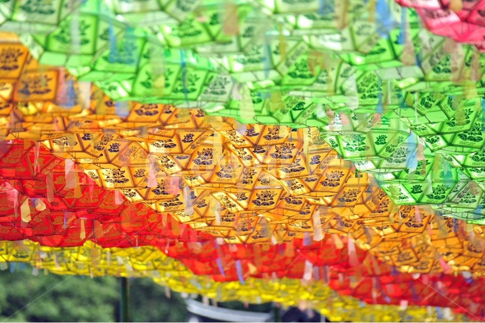 절,사찰,한옥,불교,부처님오신날,신앙,믿음,기도,한국사찰,부산사찰,건축,기와,종교,붓다,한국전통,범어사,한국전통,한국문화,korean traditional,korean culture,종교,신앙,religion,belief,faith,축제,행사,festival,carnival,event,기념일,축하,anniversary,congratulation,celebrate,celebration